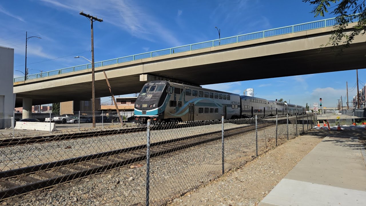 Metrolink M210 and M209 at Burbank Downtown Station