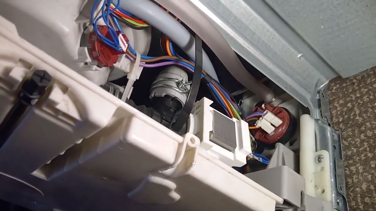 naprawa zmywarki Electrolux ESI64030X, bład E20,   wymiana pompy odprowadzającej wodę