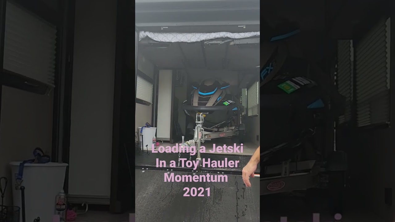 Loading a Jetski  in a Toy Hauler Momentum 2021