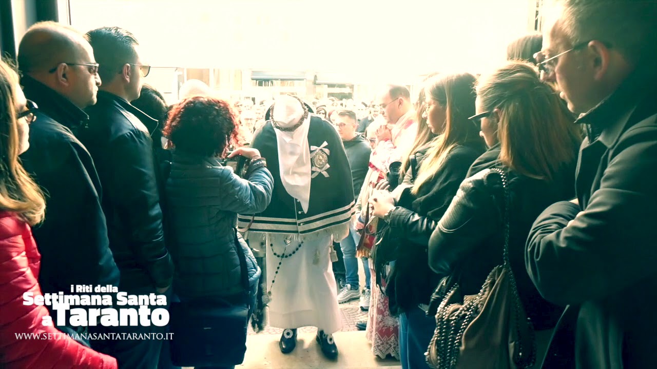 La troccola dell'Addolorata entra nel Carmine  Settimana Santa Taranto 2017