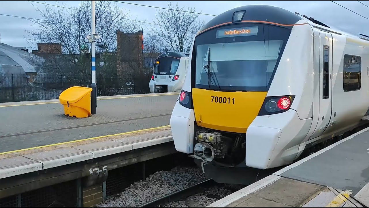 Trains at Finsbury Park