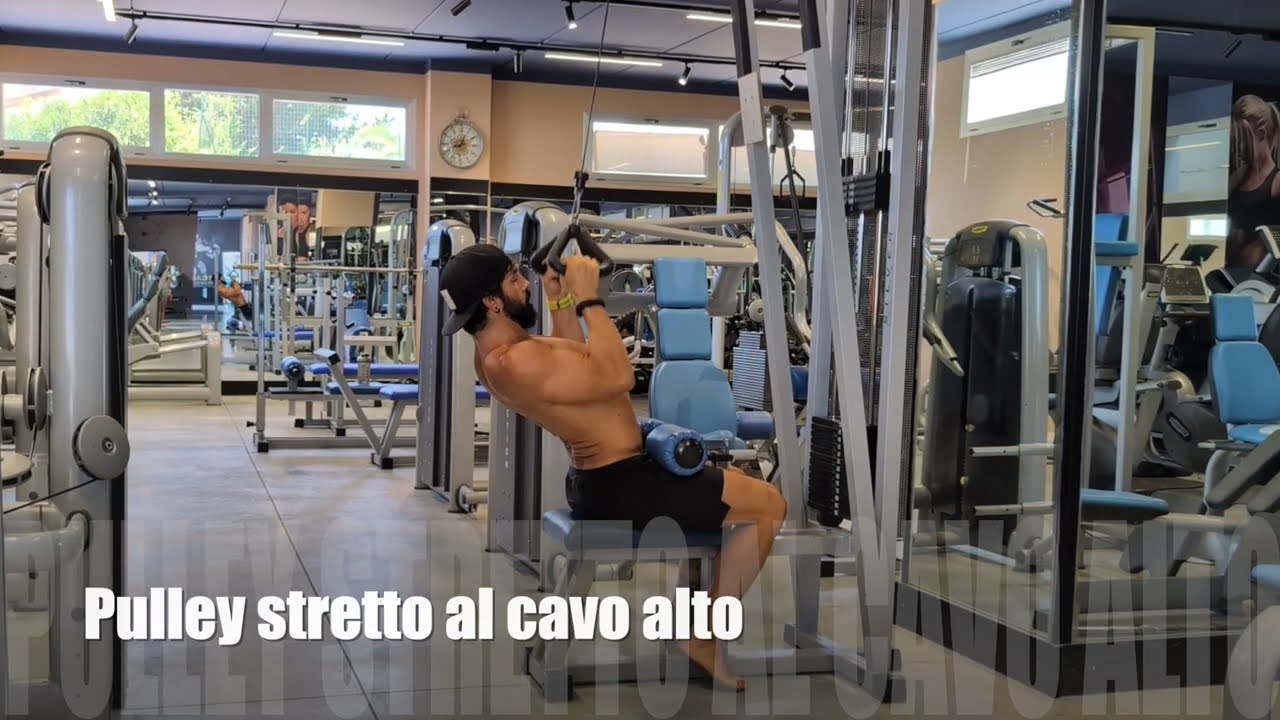 Pulley alto stretto presa neutra (macchina isotonica dorsali e bicipiti)