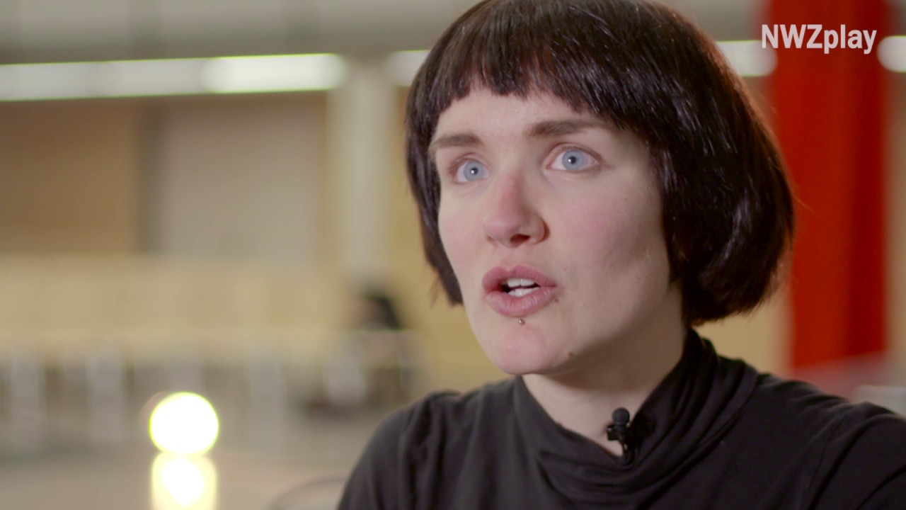 Roxana Küwen: Jonglieren mit Händen und Füßen