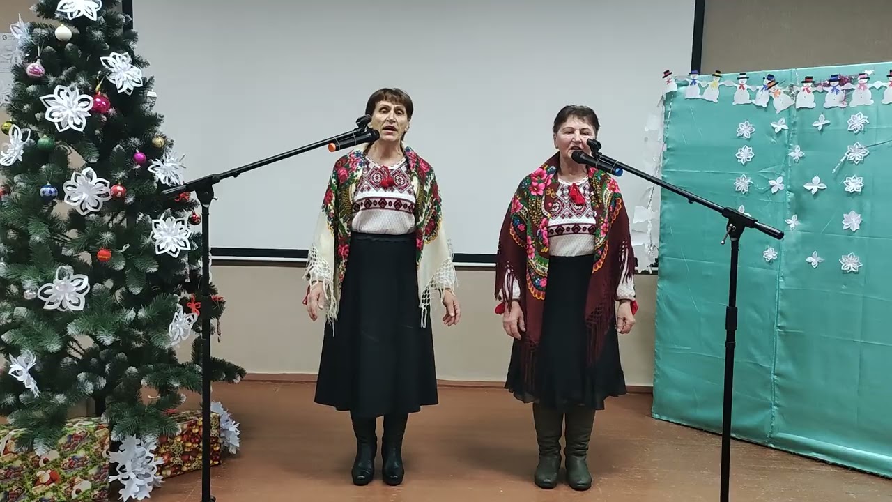 Віє вітер із-за гір - виконують О.Шеян та О. Кривенко.