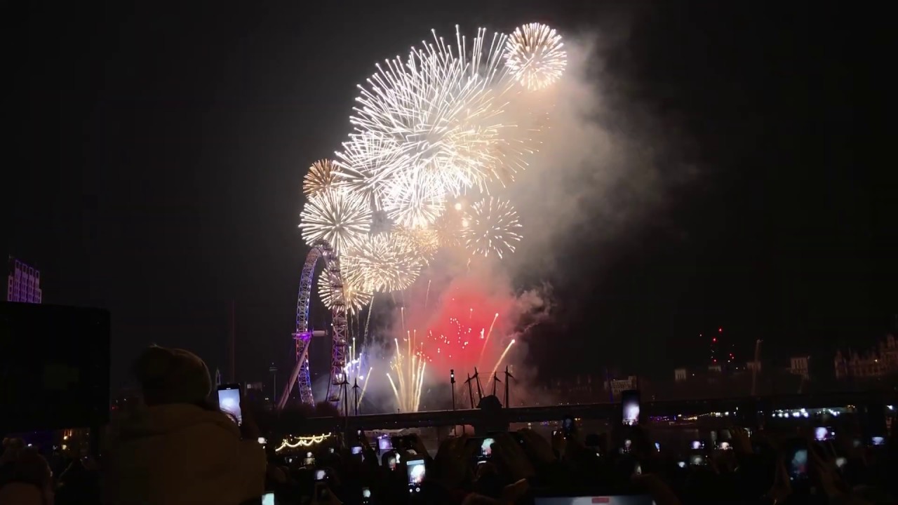 London NYE 2020 Fireworks - PINK Area on Waterloo Bridge