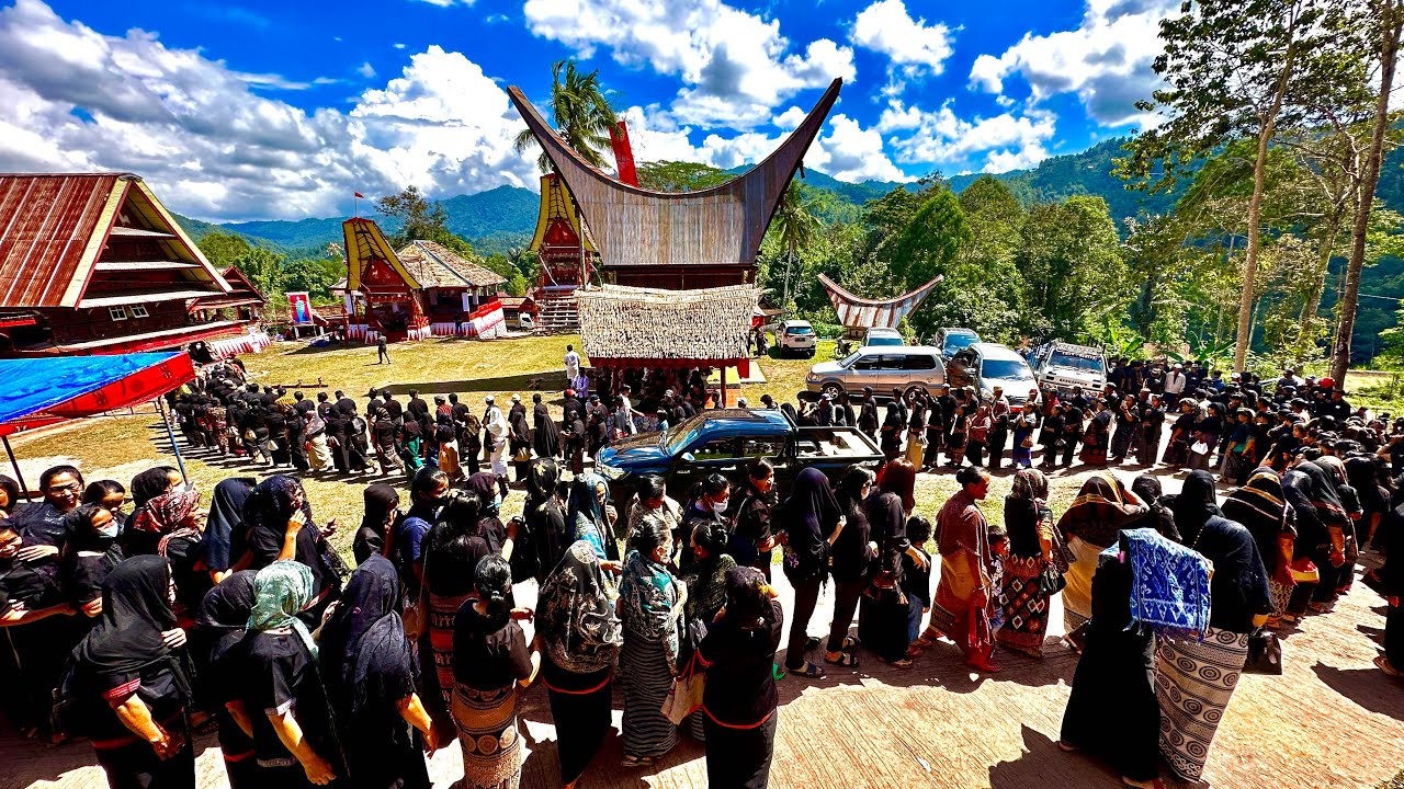 Tongkon Pemakaman ALMH. SINDO’ MARIA LILING DANDURU || Rante Bua Toraja Utara