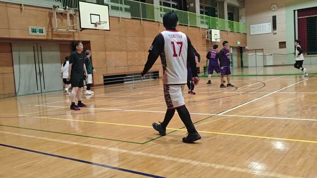 火曜ヤング対シニア2試合目4クォーター