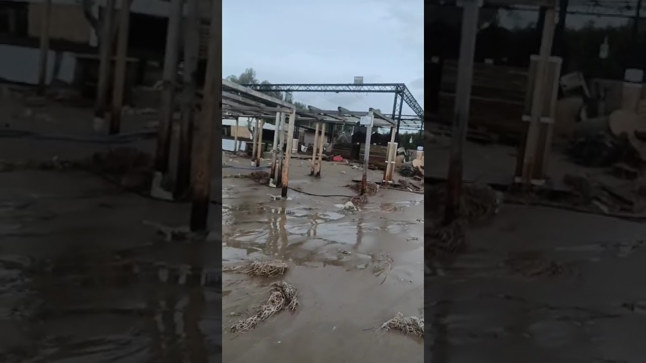 La mareggiata distrugge lo chalet Pata Pata di Sampieri