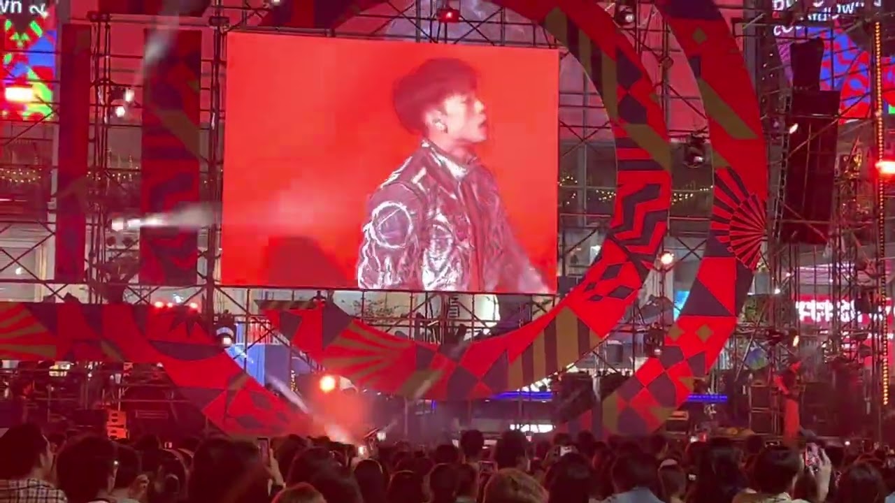 Jung Ji-hoon in happy new year 2023 in Bangkok #happy #new #year2023 #rain #jungkook #bts