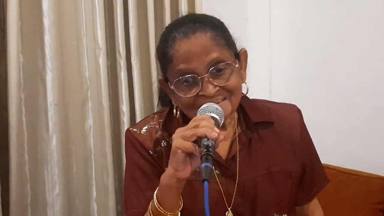 'සුදු සඳ එළියේ නල මත පොපියන'