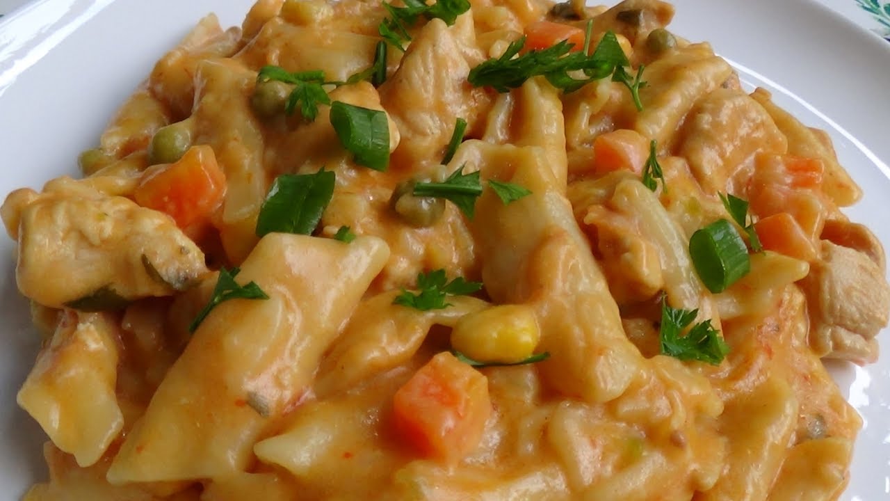 MACARRÃO COM PEITO DE FRANGO NA PANELA DE PRESSÃO