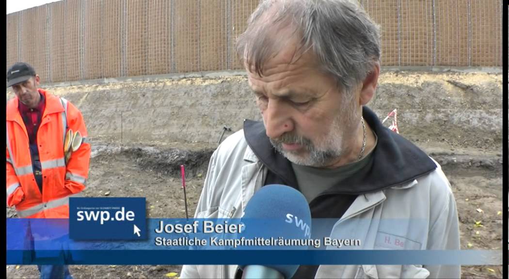 Baggerfahrer stößt auf Bazooka