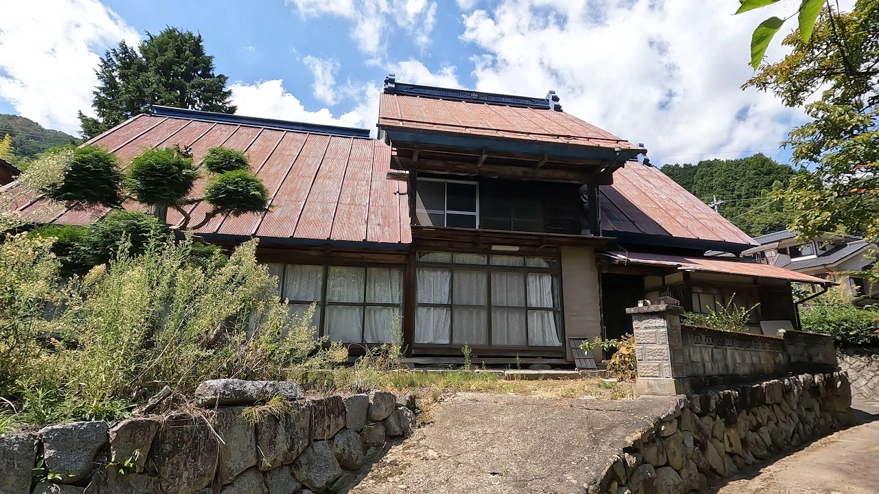 【山梨県山梨市】歴史ある古民家が並ぶ人のいない消滅集落を散策した