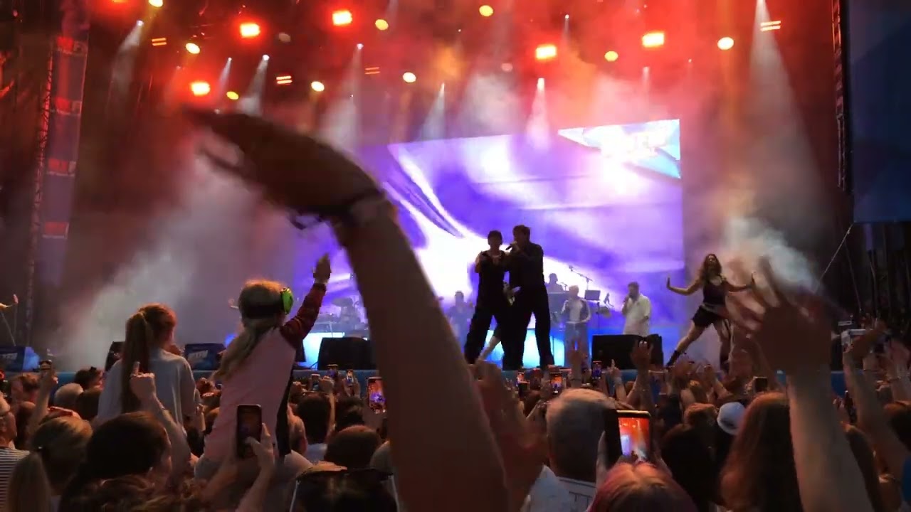 MARCUS & MARTINUS 