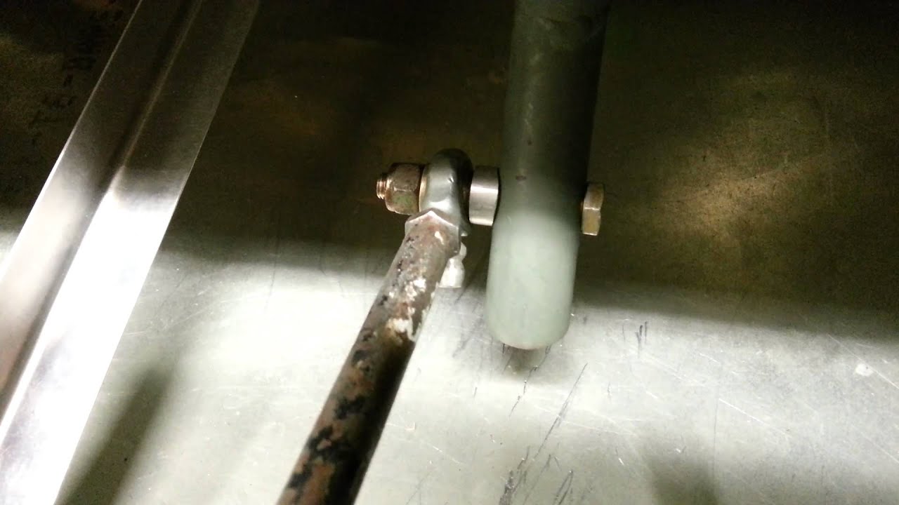 Zenith 701 flaperon control rod setup.