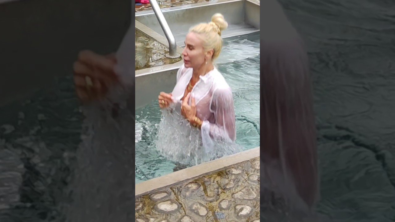 WinSWIM #137 Kąpiel lodowa w bikini КРЕЩЕНИЕ del BAUTISMO de BATISMO EPIPHANY #pływanie Chrzest #alaska