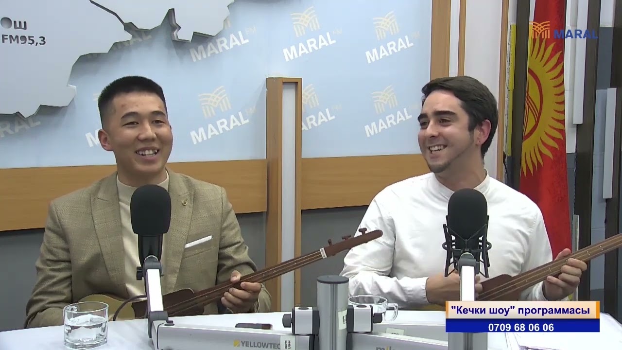 Англиялык Самуэл Жорж жана кыргызстандык Жээнбек Казыбеков 