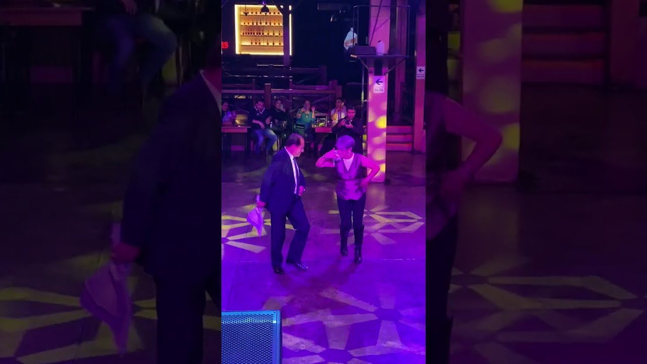 Augusto dueño del santo (Alicia Maguiña) marinera limeña bailan Nora Cassana y Hugo Casana