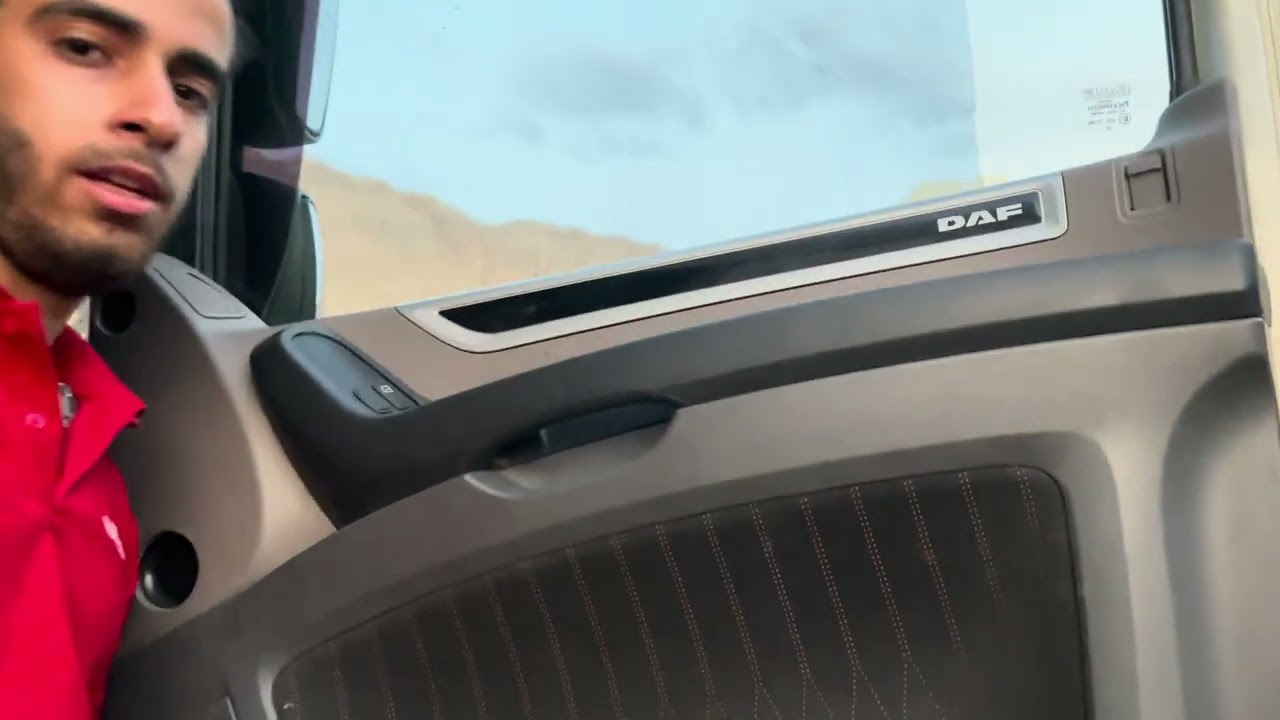 Opening the daf truck door cover
