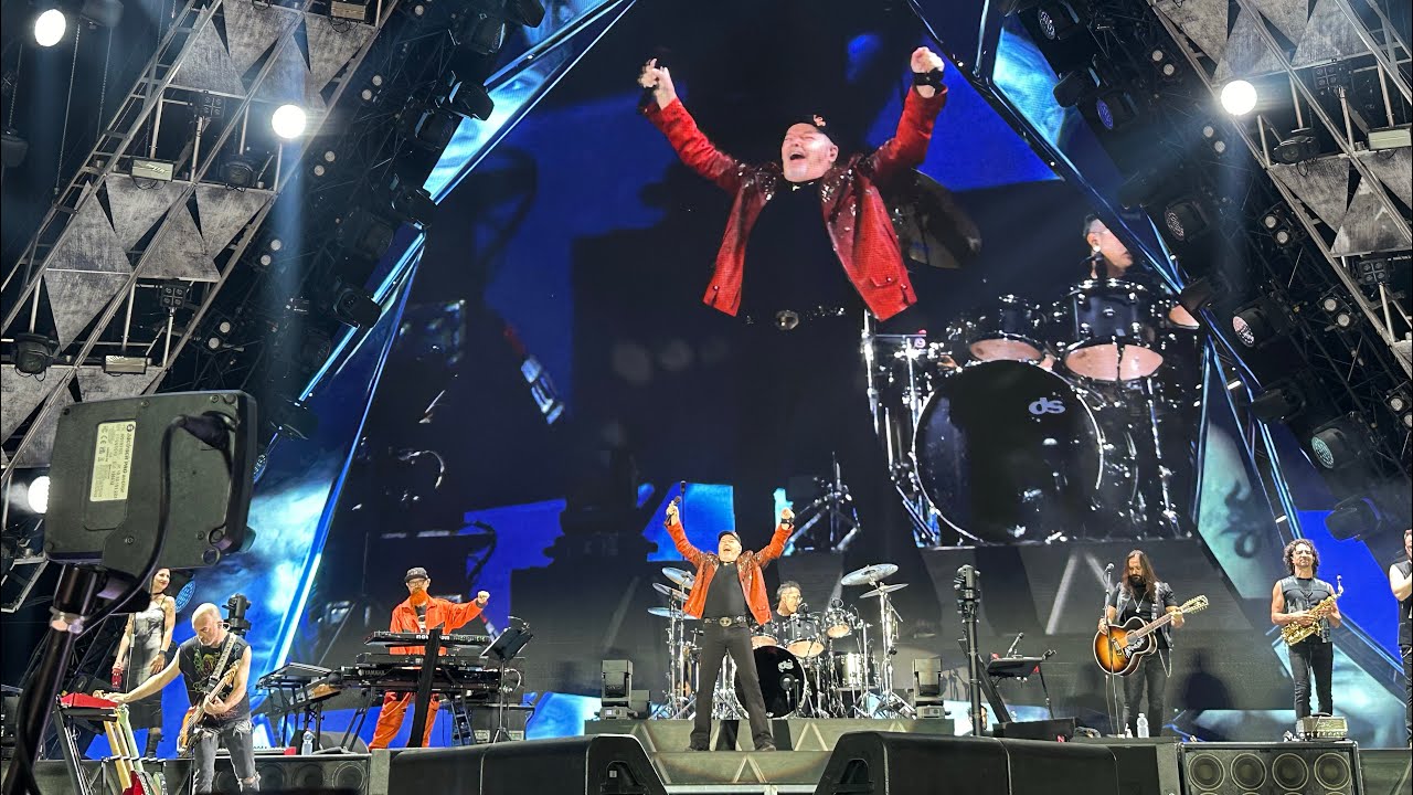 Vasco Rossi a Messina è un inno alla vita: “Dove c’è musica non c’è guerra”