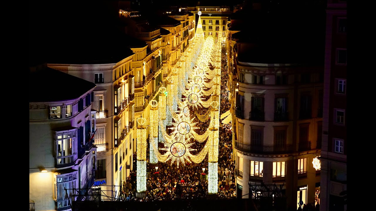 Málaga enciende sus luces de Navidad en la calle Larios