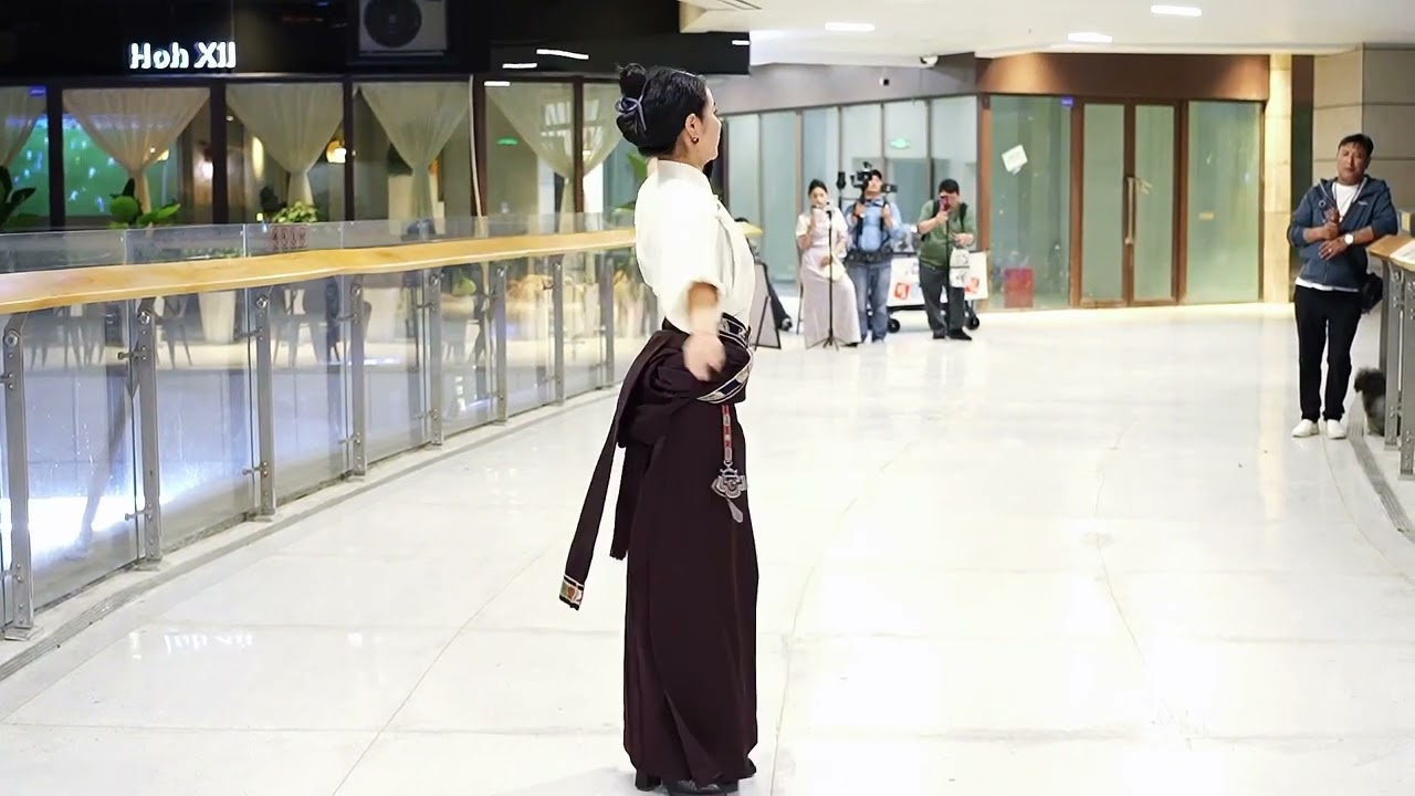 雍吉展演《瓦普瓦鲁》锅庄舞