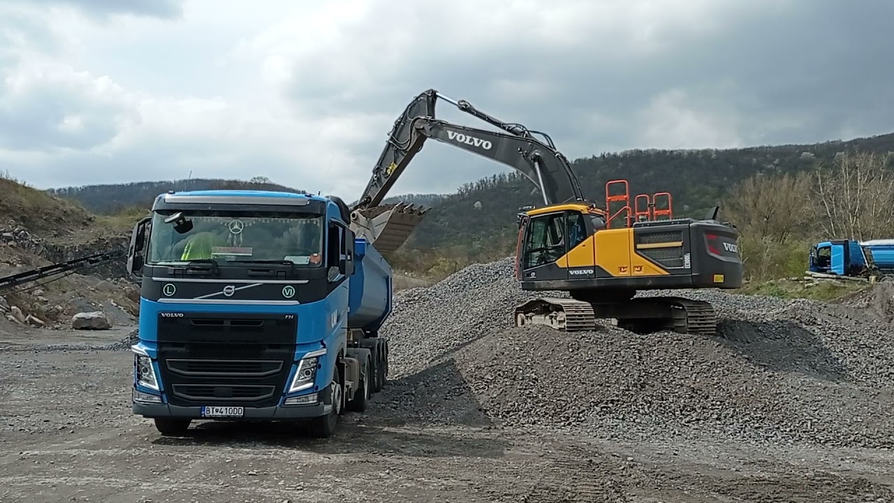 VOLVO EC300EL loading VOLVO FH460 I-SAVE
