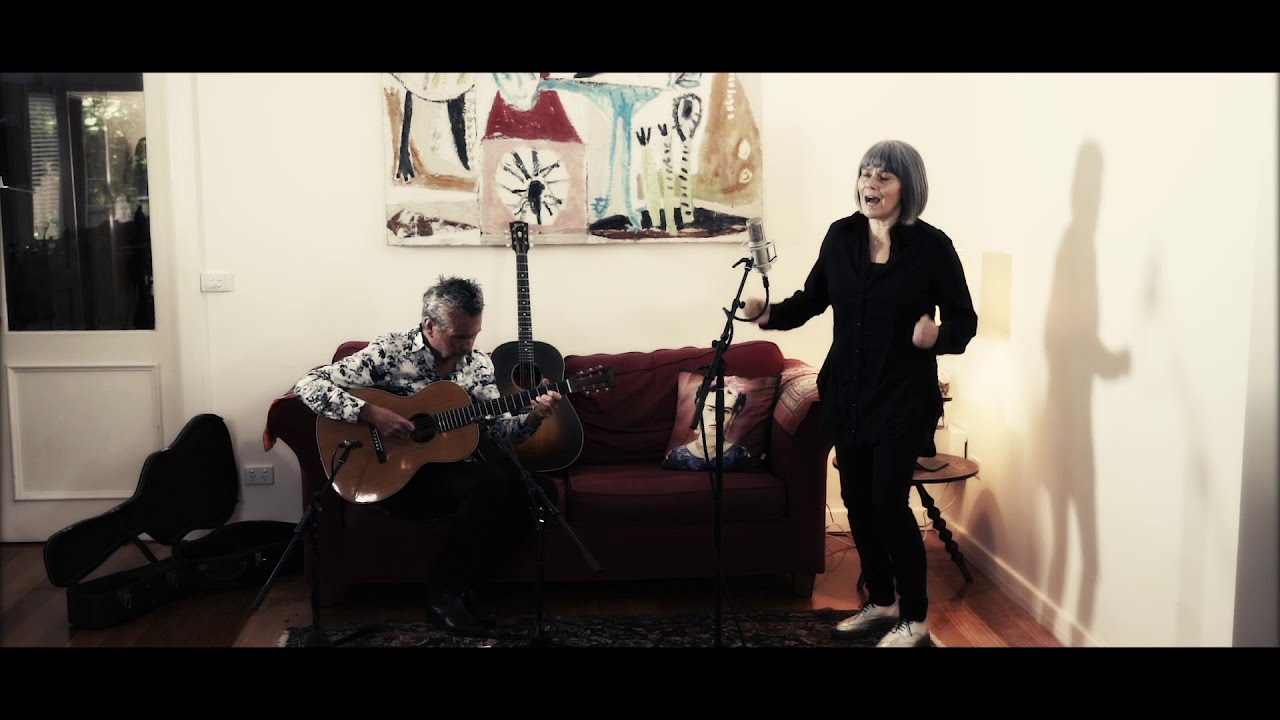 FIONA ROSS & SHANE O'MARA Cam Ye O'er Frae France