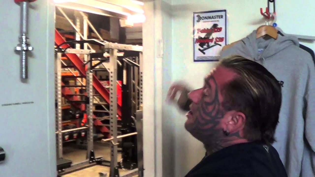 Lee Priest Does Some Chin Ups Offseason
