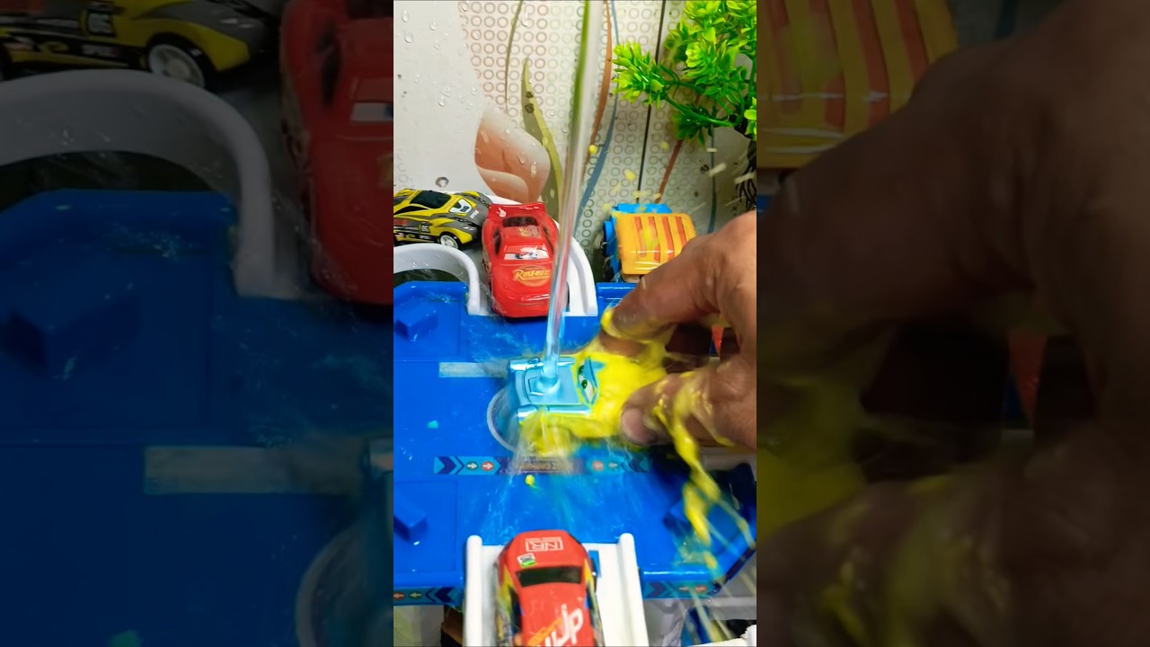 Lightning McQueen, Tow Mater, Truck, McQueen, Dinoco Disney Pixar Cars Toys #toys​ #cars​ #mcqueen​