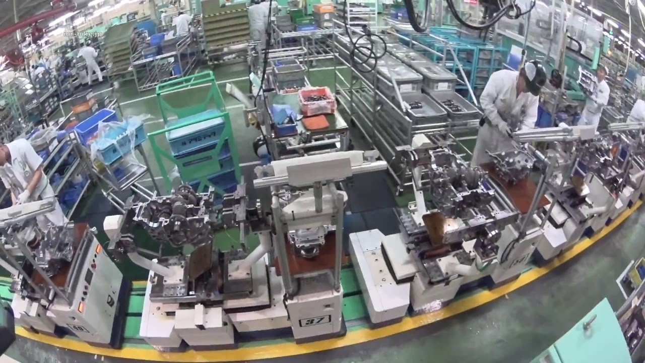Africa Twinが出来るまで──その１、エンジン組立
