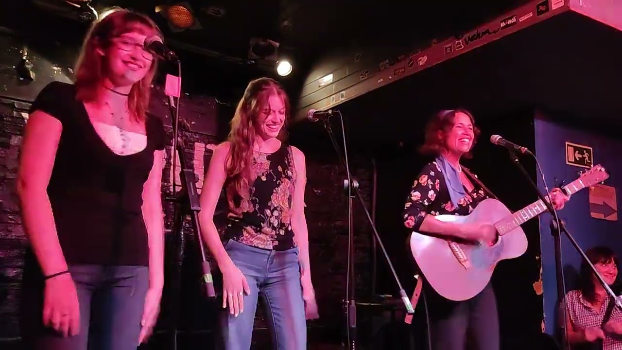 SARAH LEE GUTHRIE & FAMILY - HONEY AND THE DEW. Live in Madrid (1-9-25). Sala Wurlitzer Ballroom 