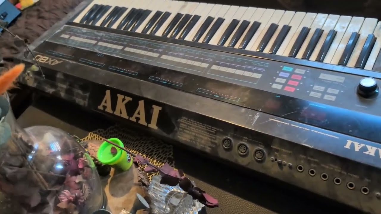 Akai AX80 cleaning and testing AX-80 Analog Synthesizer