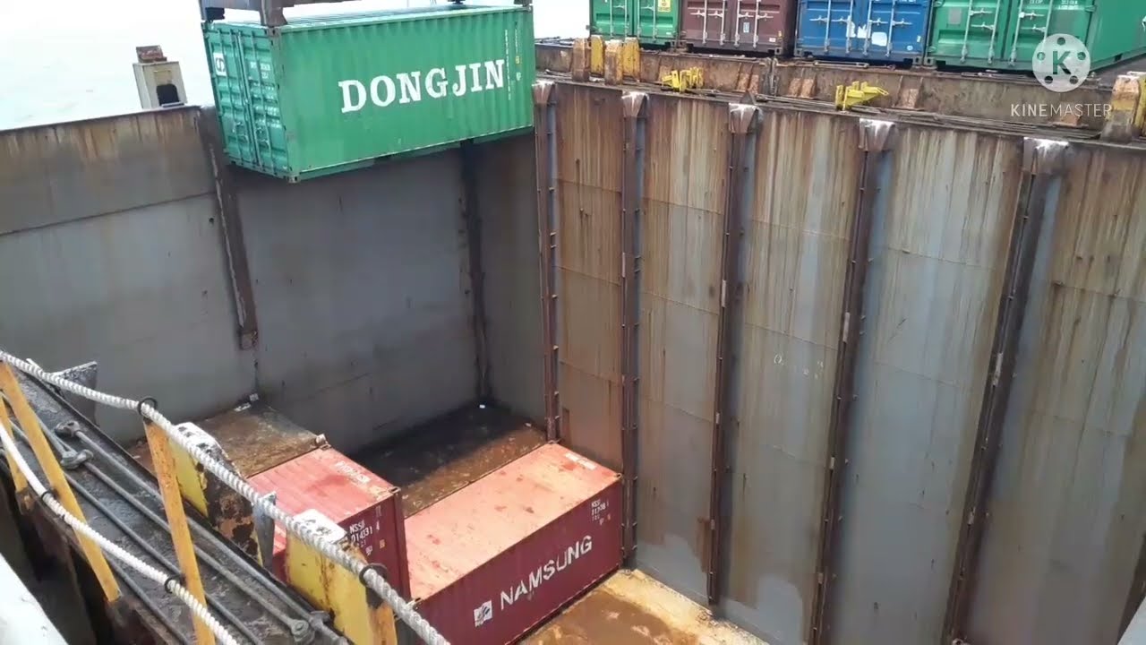 Process How to Load Container Vans in a Cargo Hold Vessel