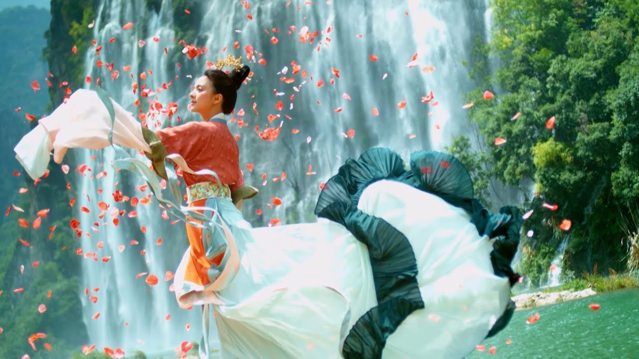 Traditional hanfu clothes reflect the history of Chinese civilization