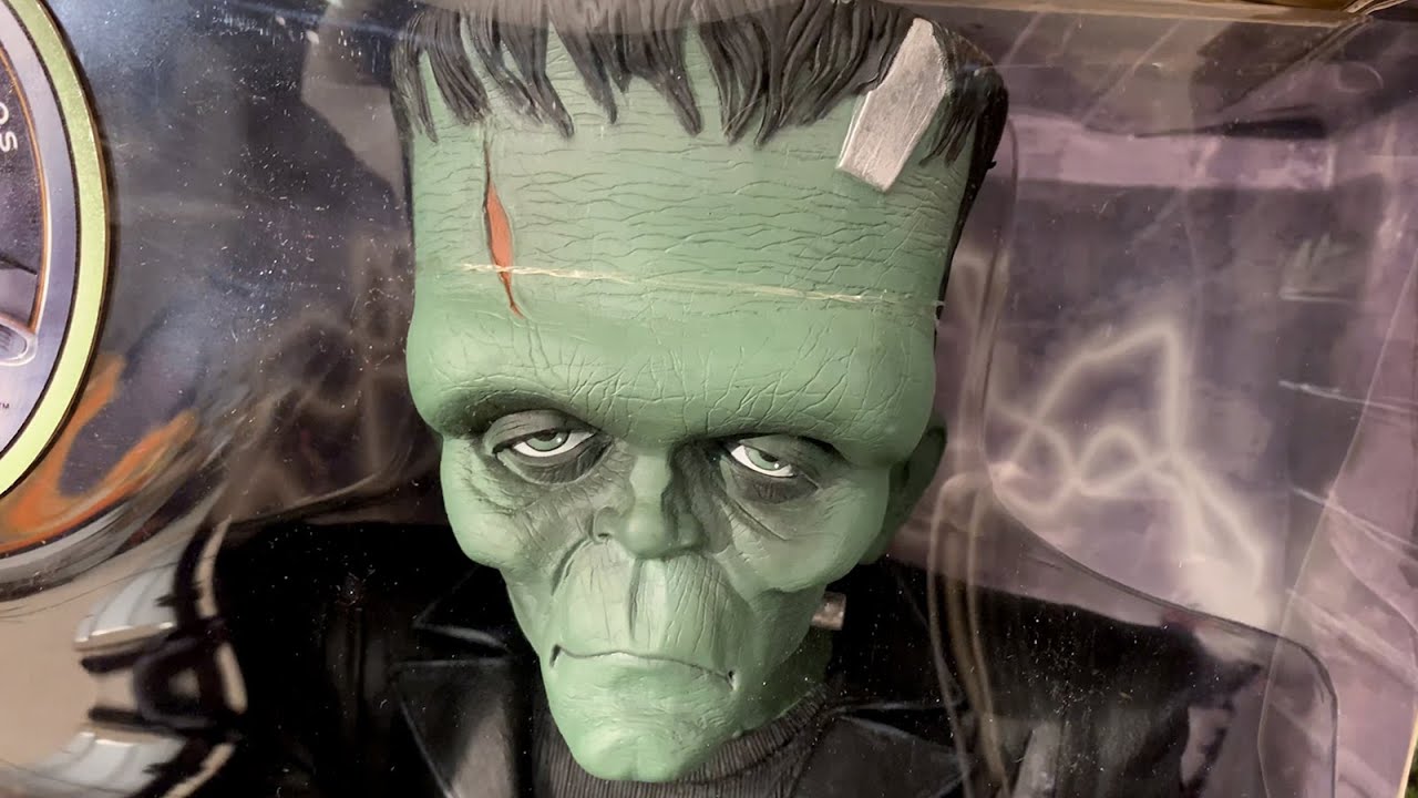 Mezco Frankenstein Universal Monsters toys - Raymond Castile's Basement of Horror - S5, Ep.16