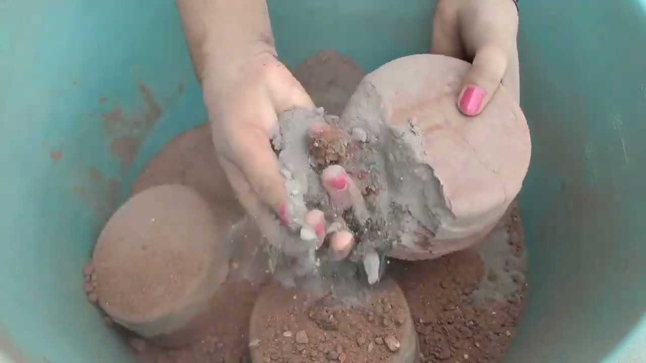 Asmr - Soft Red dirt+pure cement dry and water 💦 crumbling 