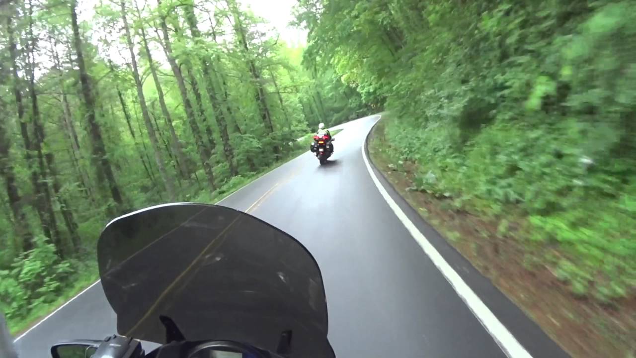 Two Kawasaki Concours 14's on the Cherohala Skyway