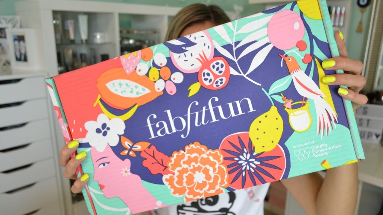 FabFitFun Summer Unboxing | Summer ready! A wristlet, sunscreen, and.A.FOREO?!