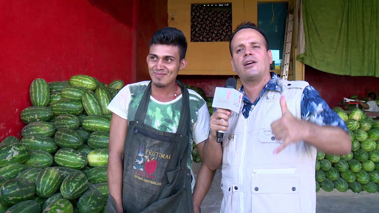 Desde hace 5 años, Armando trabaja en la venta de sandía en la Central de Abasto de Villahermosa