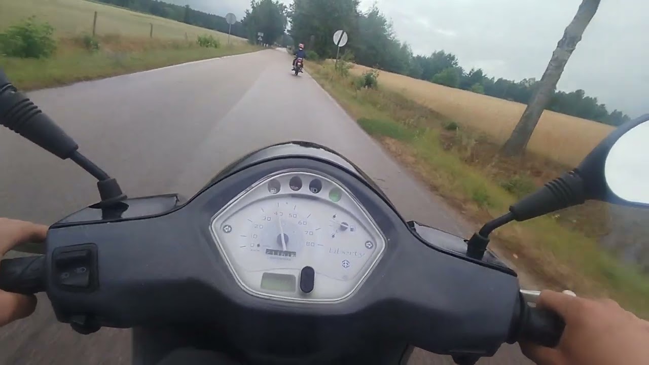 „Piaggio Liberty szaleje po drodze | POV”