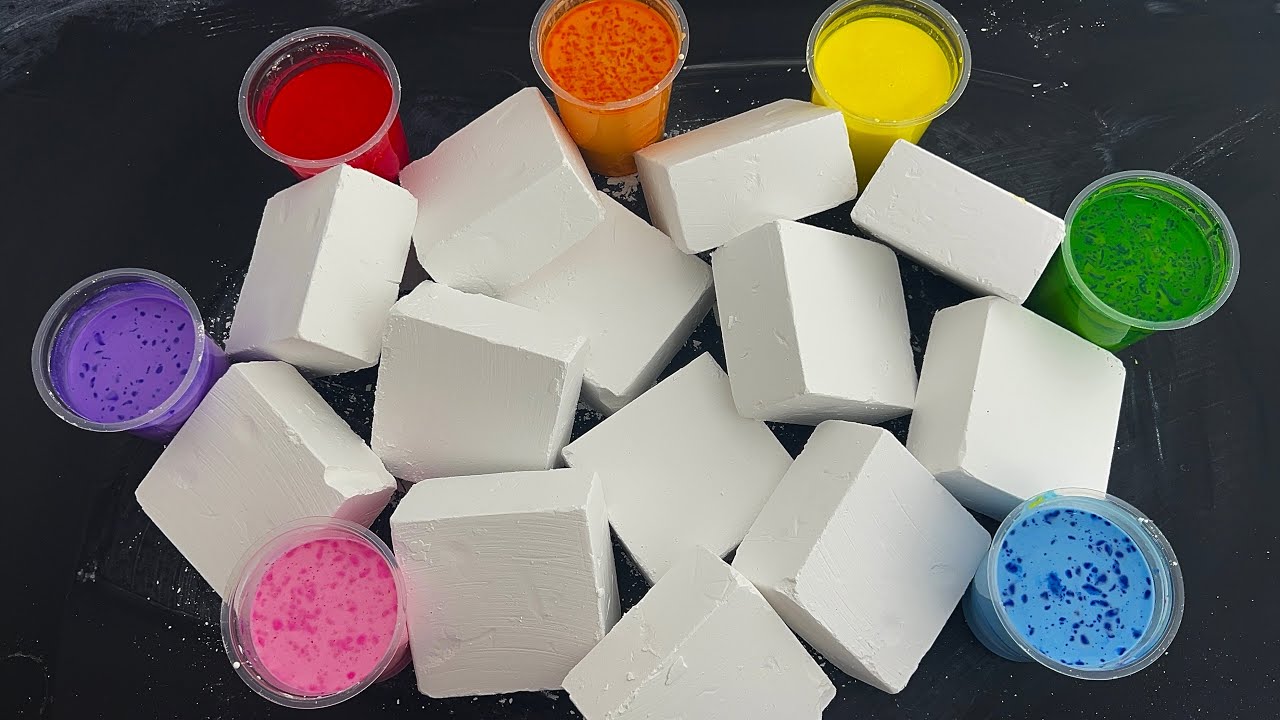 Colourful cornstarch pour on Gholibn Gym Chalk | Satisfying ASMR