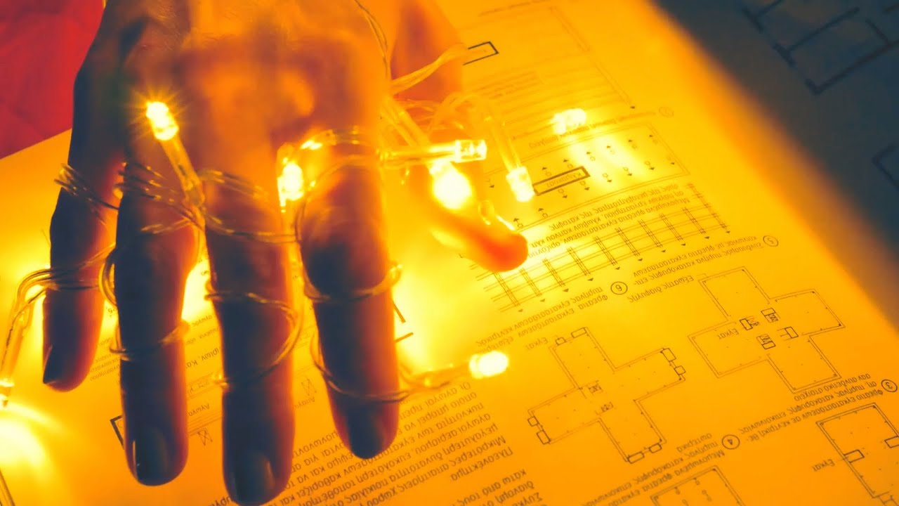 ✨binaural unintelligible asmr whispers + light triggers + unique hand movements✨