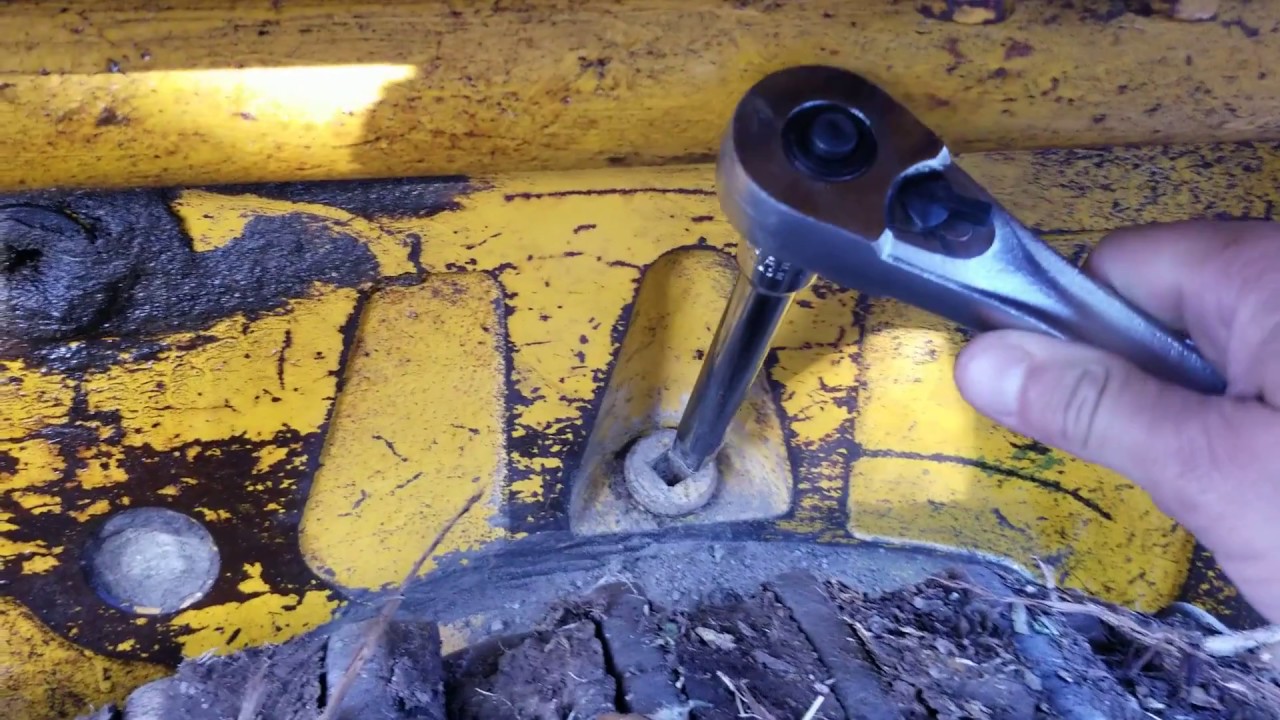 John Deere JD 450-C Crawler - Bulldozer - Track Loader Steering Clutch Filler Location