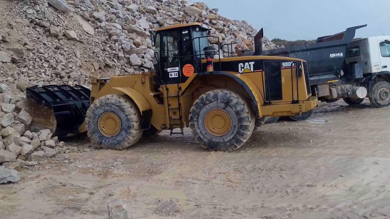 CATERPILLAR 980G LOADING IN QUARRY