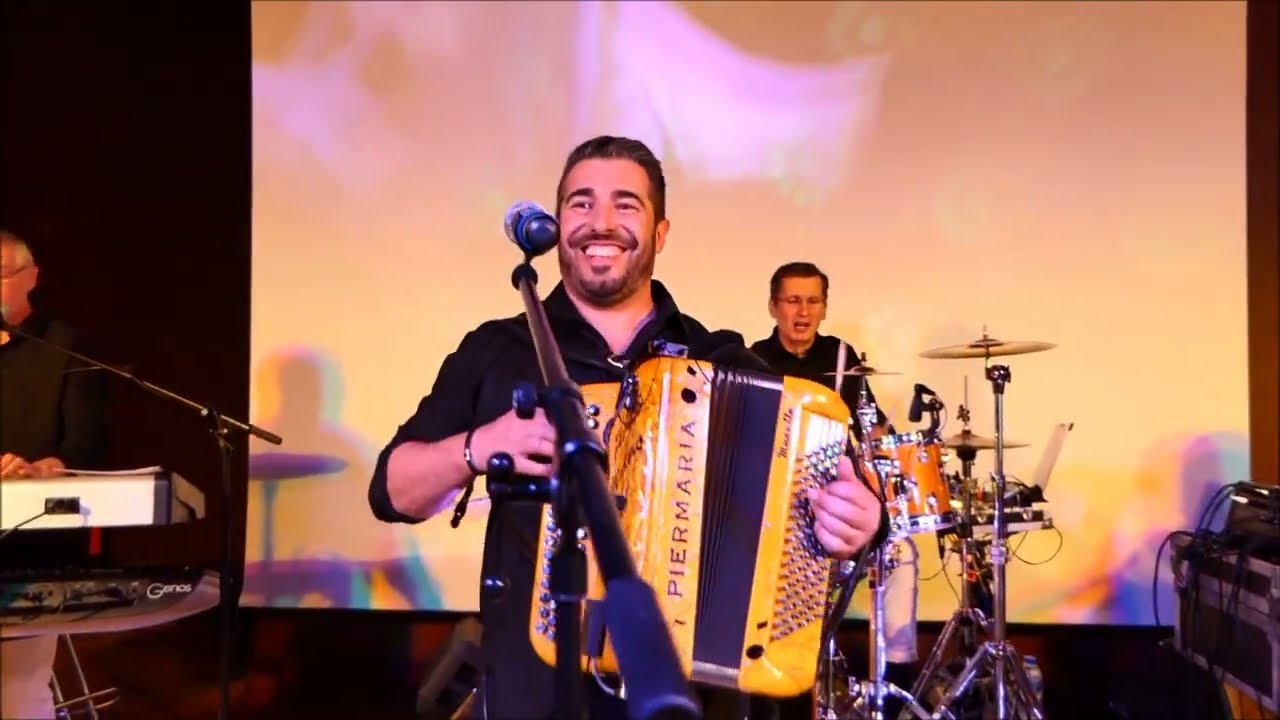Orchestre Philippe MARTINS. Cocktail de danses à la salle Aurore ( St Amand Montrond -18).