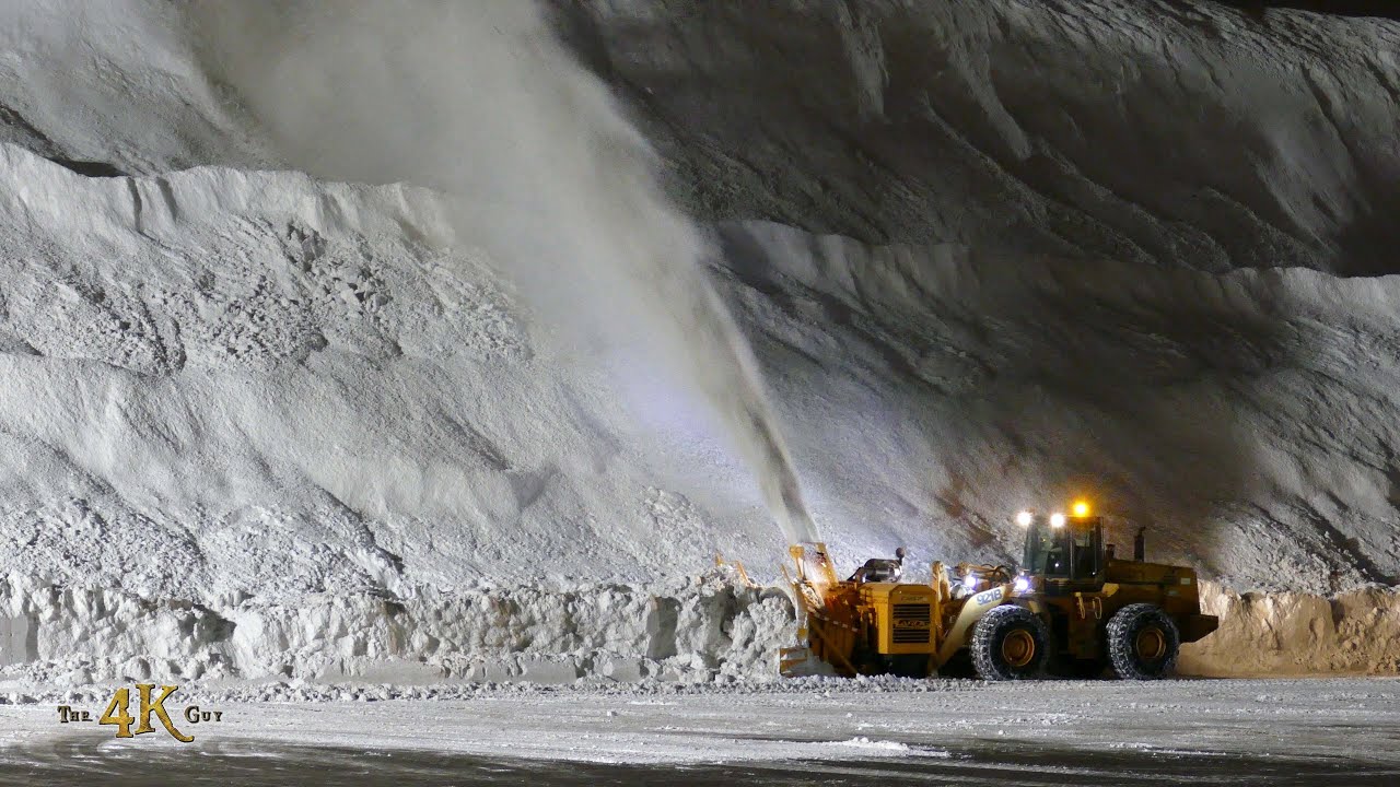 Snowplow Video 30 - Larue D87 single-stage blower creating massive snow pile
