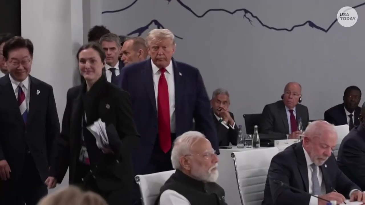 &laquo;Я здесь босс&raquo;, &mdash; говорит Трамп, входя на встречу G7 и садясь рядом с Макроном из Франции и Старм...