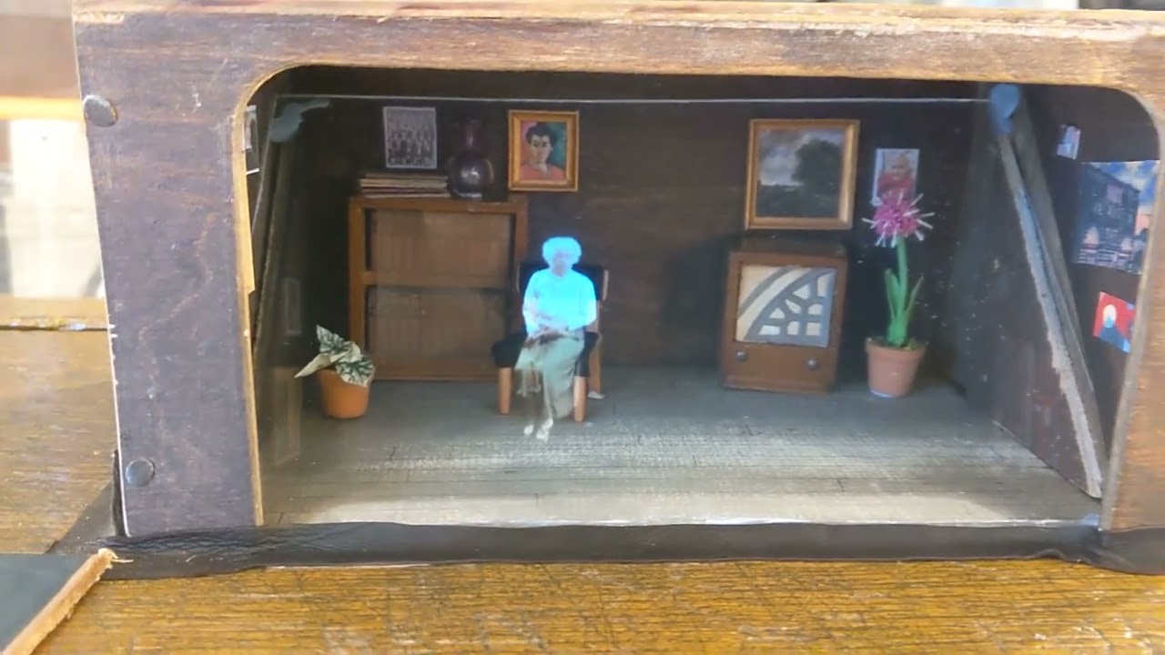 Mini Minnie - Minnie Pratt Pepper's Ghost Cabinet