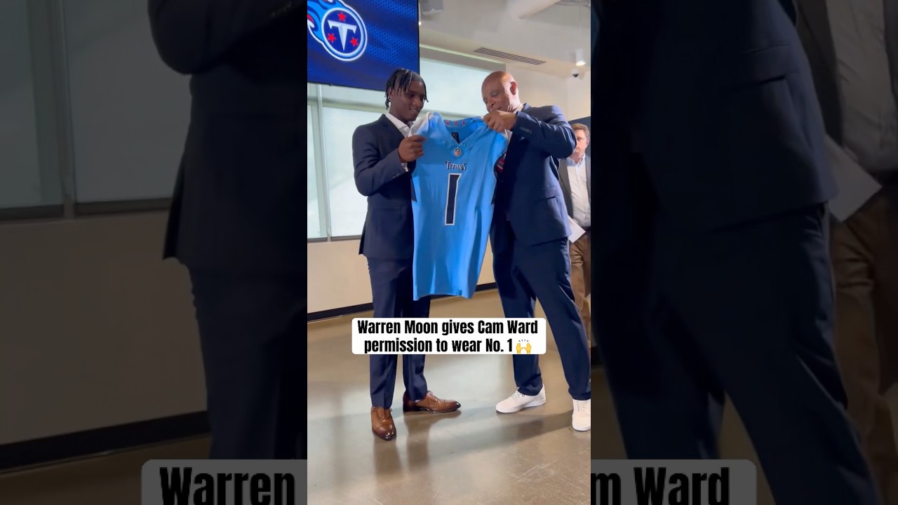 Warren Moon gives No. 1 to Cam Ward 🤝 (via @Titans)